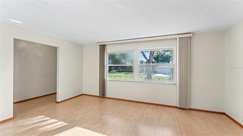 For Sale: $335,000 (3 beds, 2 baths, 1464 Square Feet)