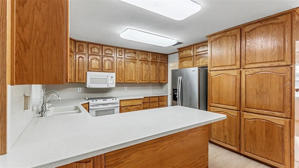 For Sale: $335,000 (3 beds, 2 baths, 1464 Square Feet)