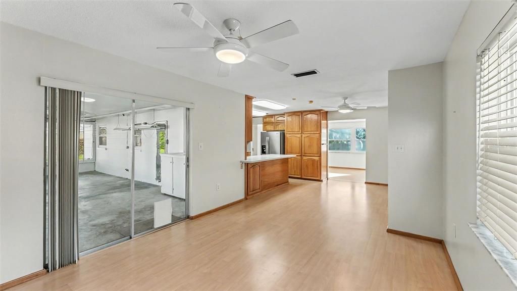 For Sale: $335,000 (3 beds, 2 baths, 1464 Square Feet)