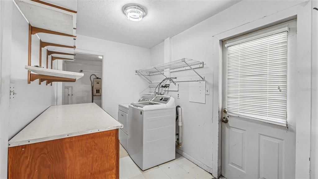 For Sale: $335,000 (3 beds, 2 baths, 1464 Square Feet)