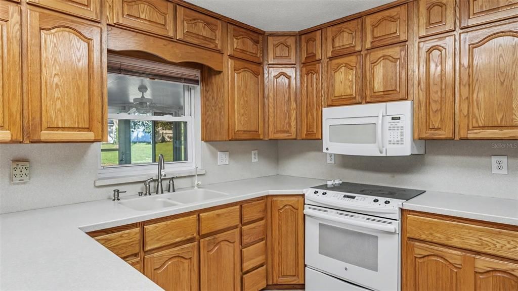 For Sale: $335,000 (3 beds, 2 baths, 1464 Square Feet)