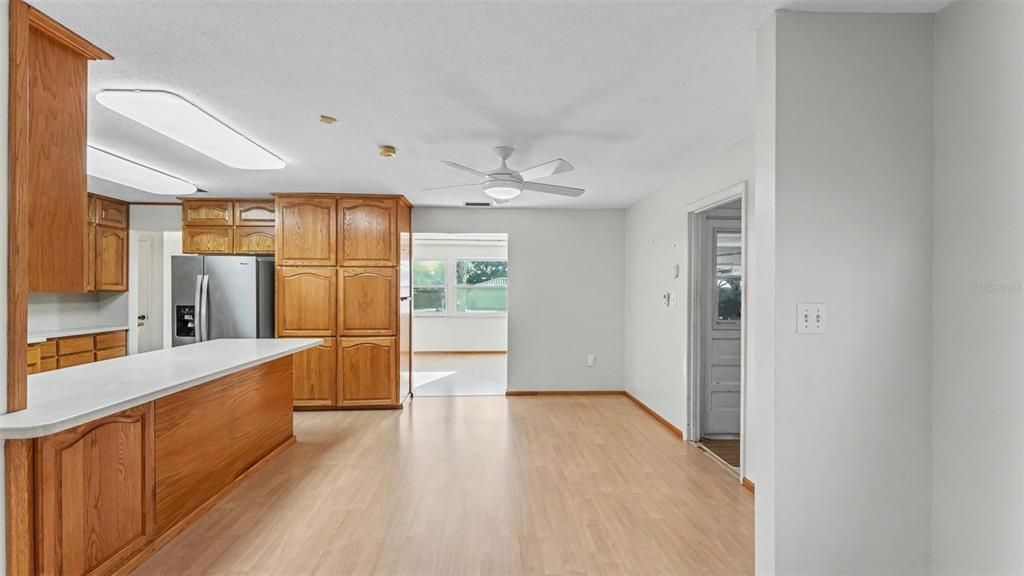 For Sale: $335,000 (3 beds, 2 baths, 1464 Square Feet)