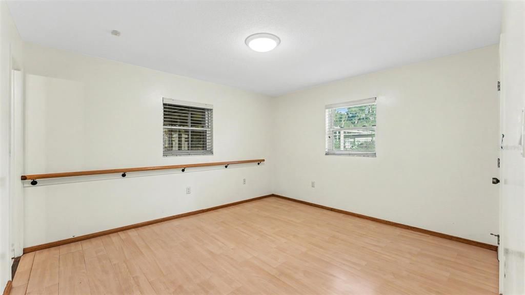 For Sale: $335,000 (3 beds, 2 baths, 1464 Square Feet)