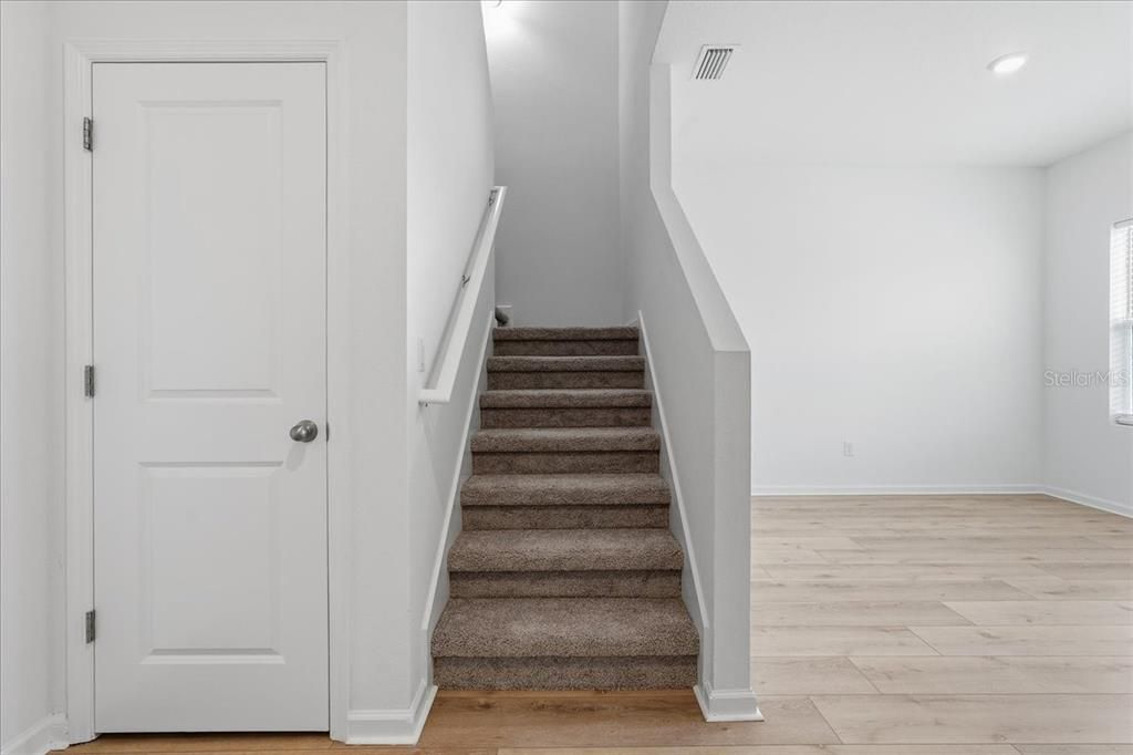 En Venta: $369,900 (5 camas, 3 baños, 2732 Pies cuadrados)