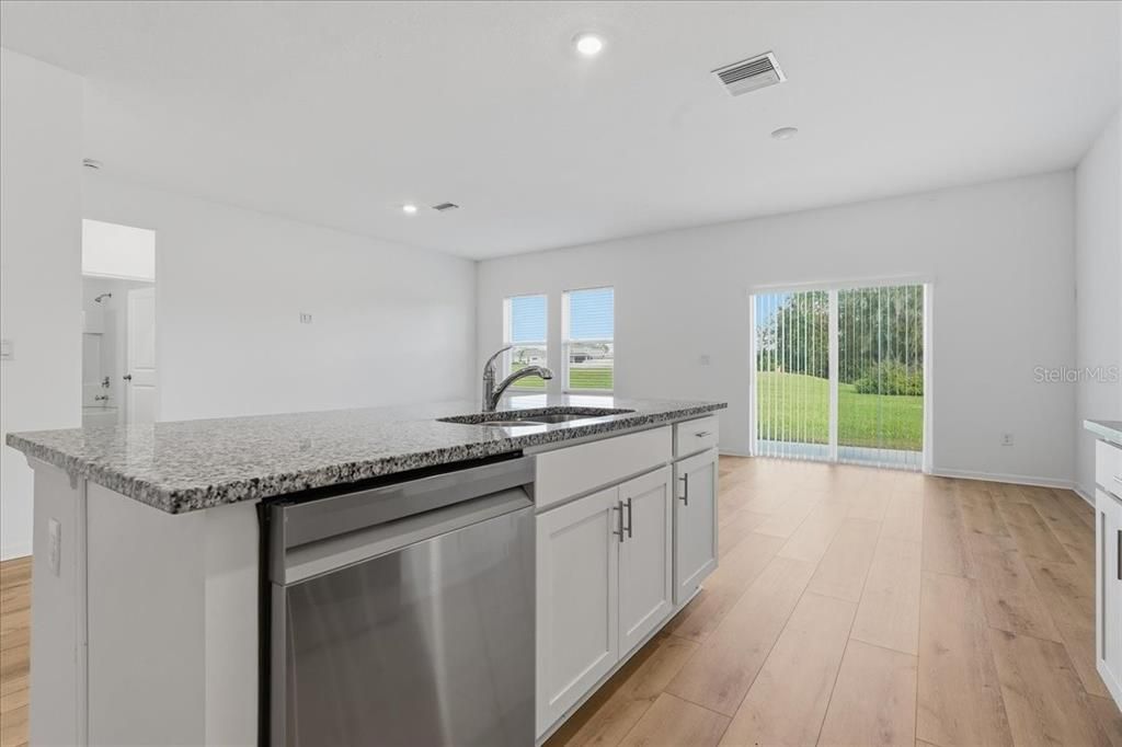 En Venta: $369,900 (5 camas, 3 baños, 2732 Pies cuadrados)