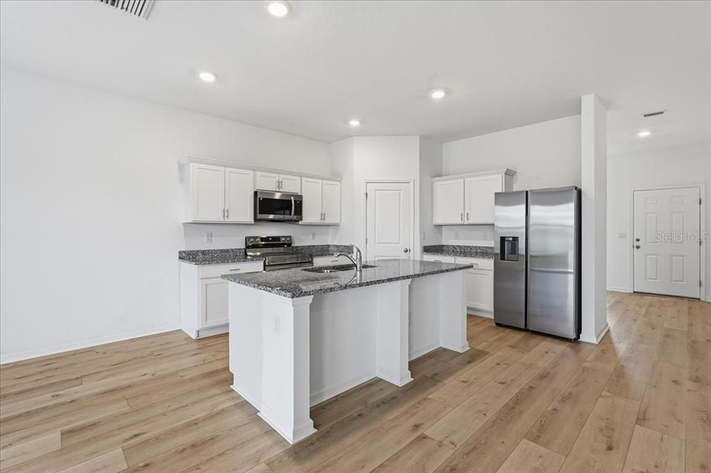 En Venta: $369,900 (5 camas, 3 baños, 2732 Pies cuadrados)