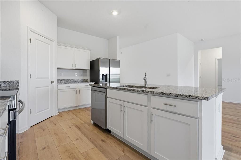 En Venta: $369,900 (5 camas, 3 baños, 2732 Pies cuadrados)