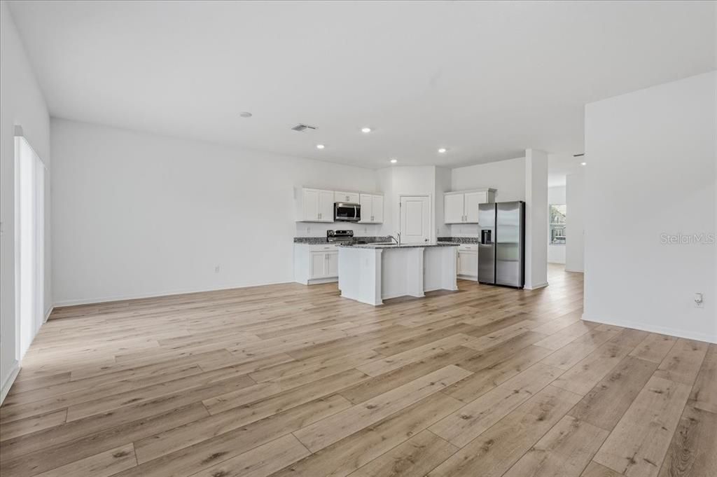En Venta: $369,900 (5 camas, 3 baños, 2732 Pies cuadrados)