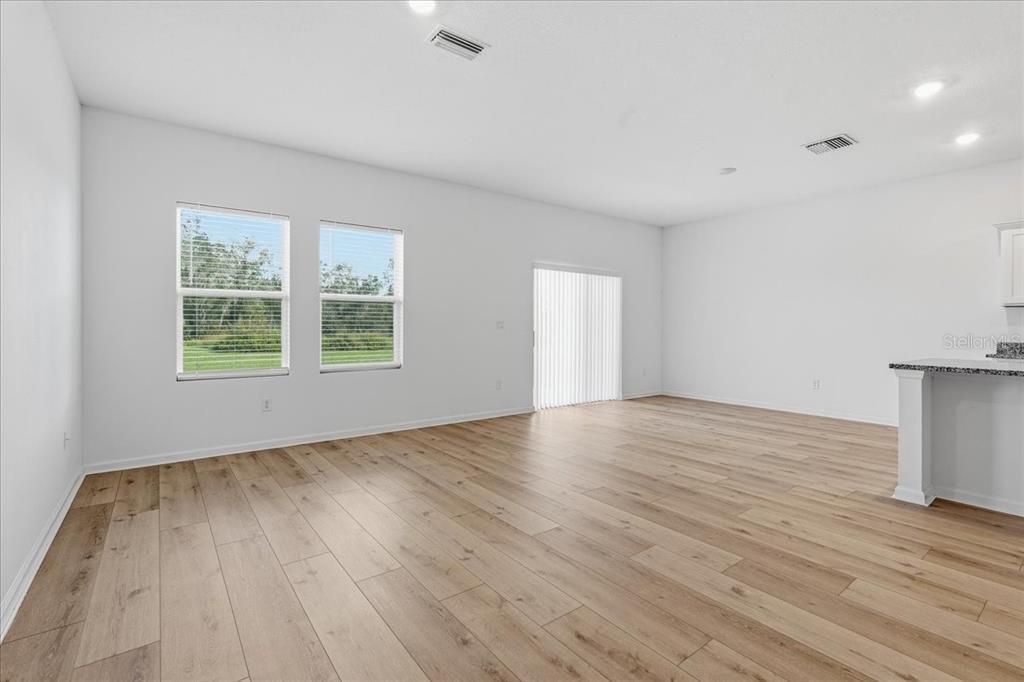 En Venta: $369,900 (5 camas, 3 baños, 2732 Pies cuadrados)