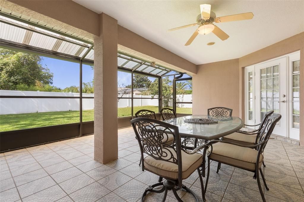 En Venta: $405,000 (3 camas, 2 baños, 2112 Pies cuadrados)