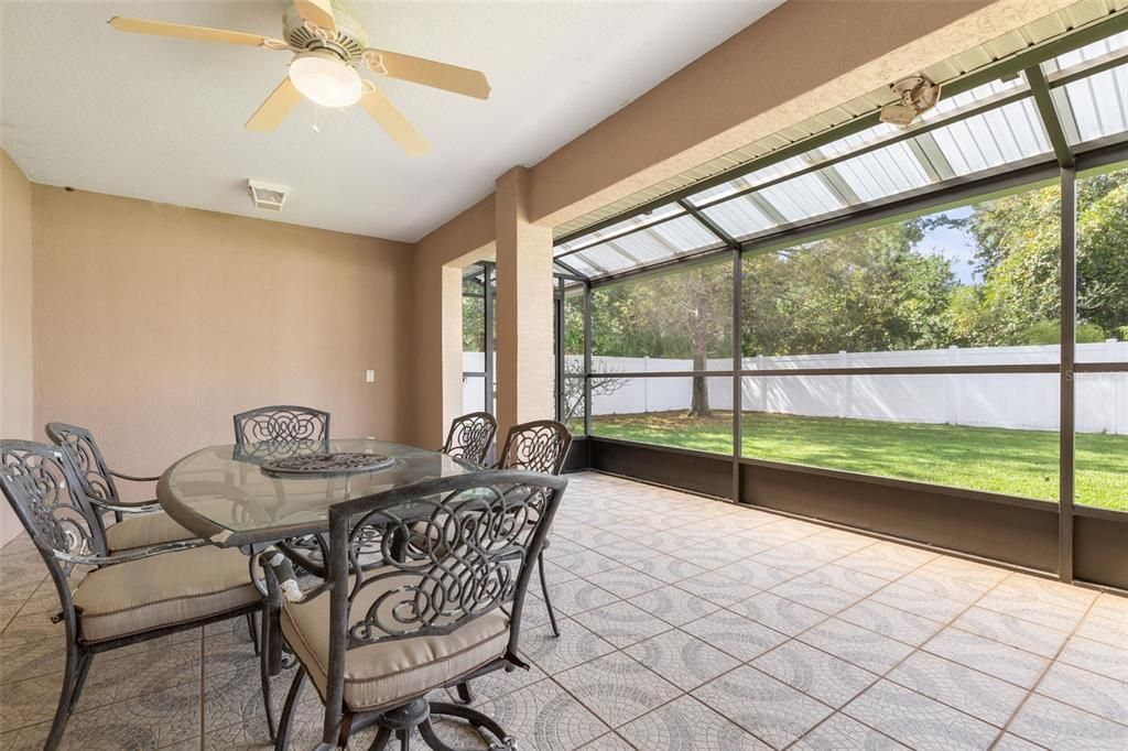 En Venta: $405,000 (3 camas, 2 baños, 2112 Pies cuadrados)