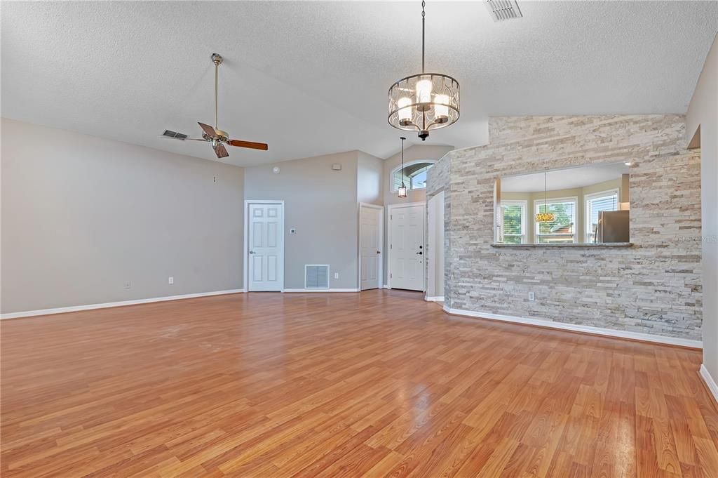 For Sale: $350,000 (3 beds, 2 baths, 1429 Square Feet)