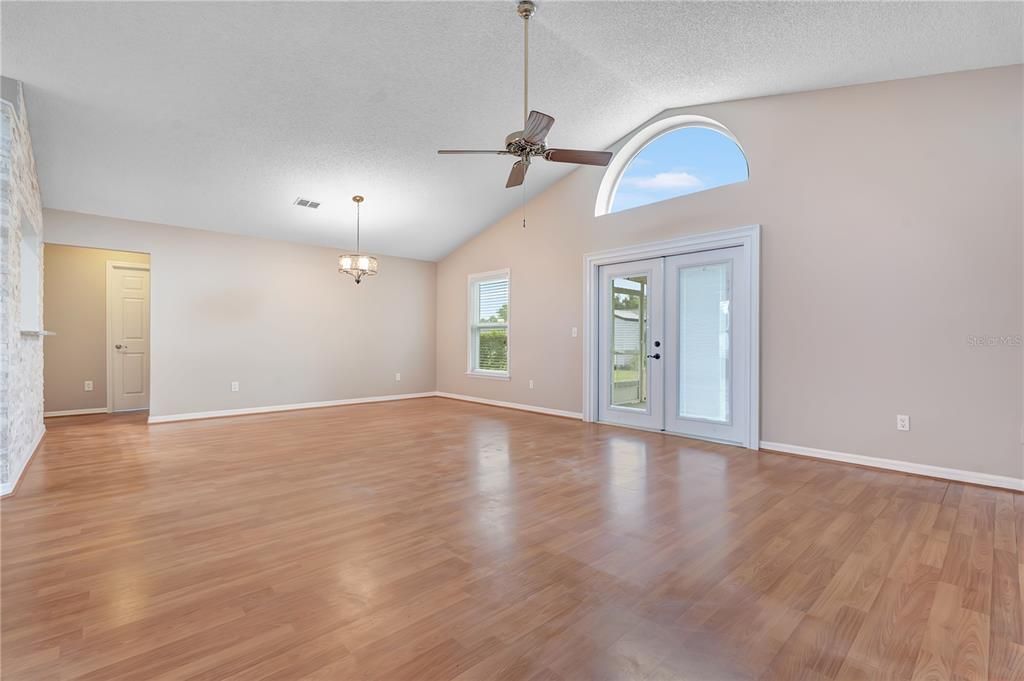For Sale: $350,000 (3 beds, 2 baths, 1429 Square Feet)