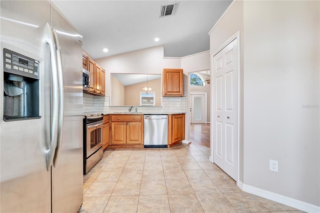For Sale: $350,000 (3 beds, 2 baths, 1429 Square Feet)
