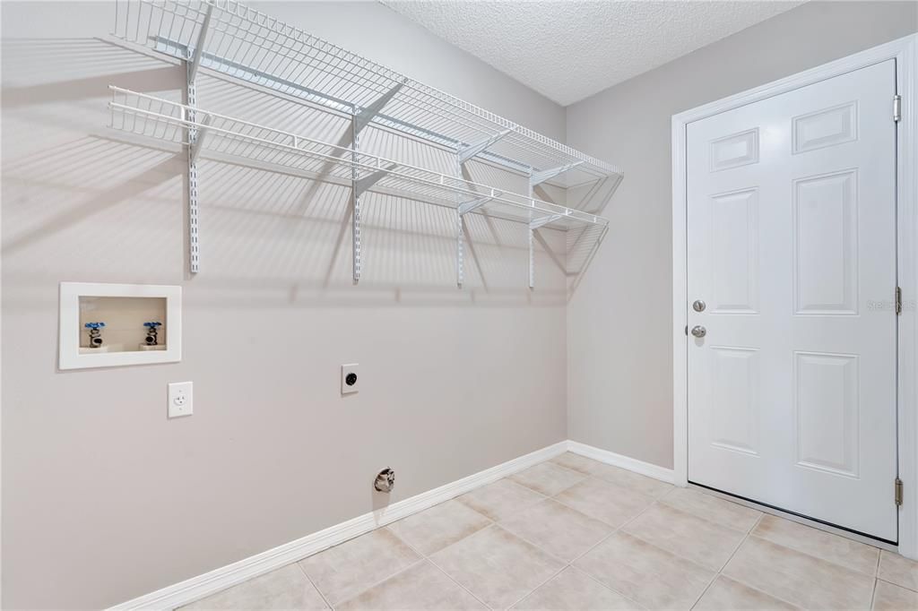 For Sale: $350,000 (3 beds, 2 baths, 1429 Square Feet)