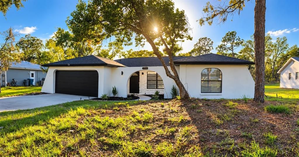 For Rent: $2,000 (3 beds, 2 baths, 1206 Square Feet)