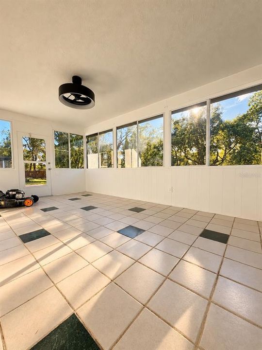 For Rent: $2,000 (3 beds, 2 baths, 1206 Square Feet)