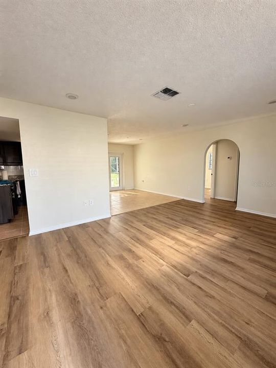 For Rent: $2,000 (3 beds, 2 baths, 1206 Square Feet)
