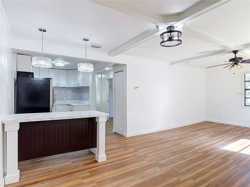 На продажу: $199,999 (3 спален, 1 ванн, 924 Квадратных фут)