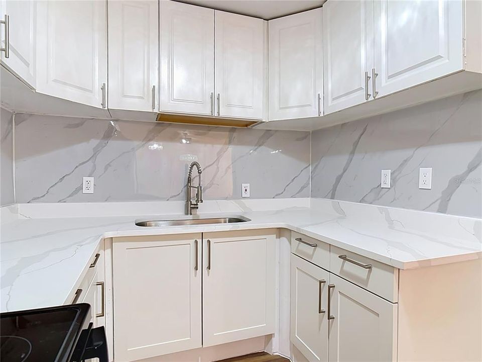 На продажу: $199,999 (3 спален, 1 ванн, 924 Квадратных фут)