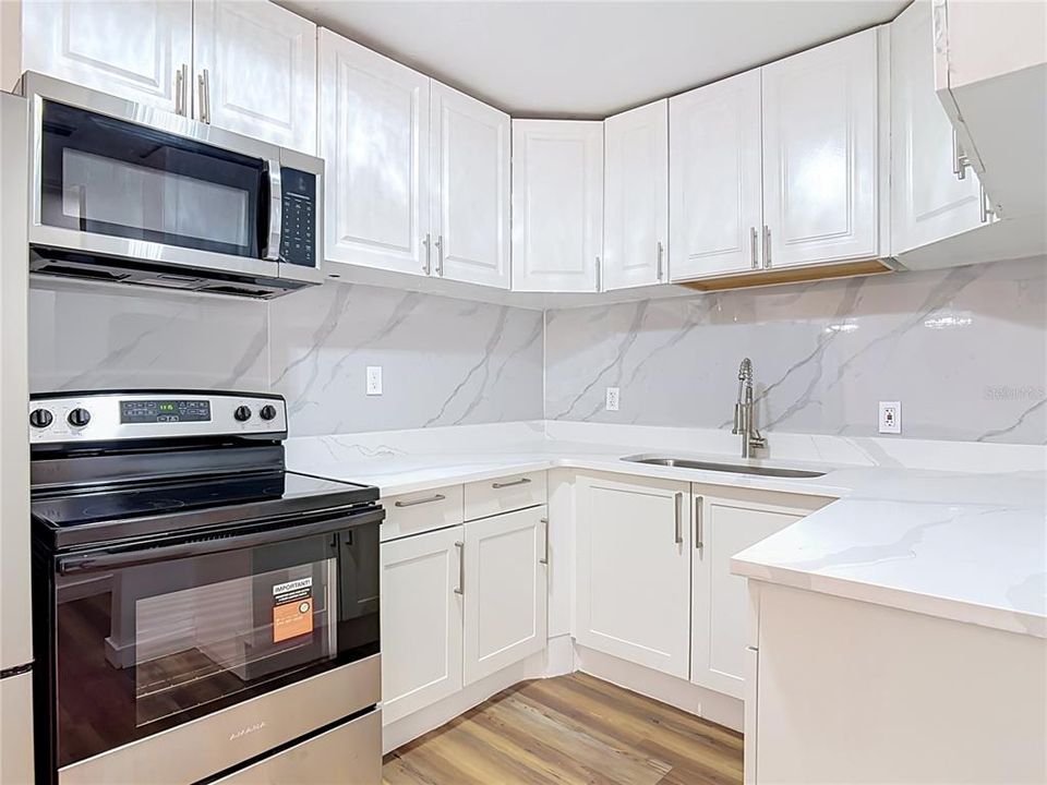 На продажу: $199,999 (3 спален, 1 ванн, 924 Квадратных фут)
