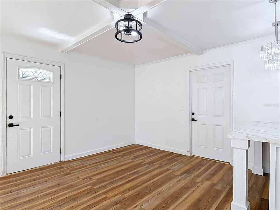 На продажу: $199,999 (3 спален, 1 ванн, 924 Квадратных фут)