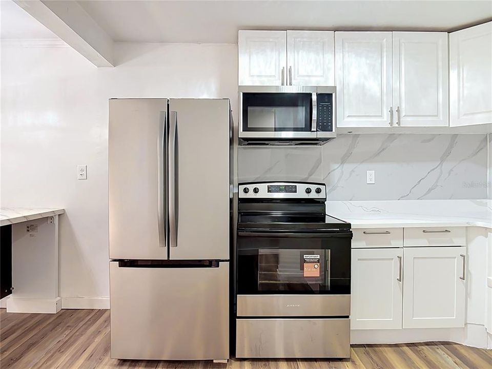 На продажу: $199,999 (3 спален, 1 ванн, 924 Квадратных фут)
