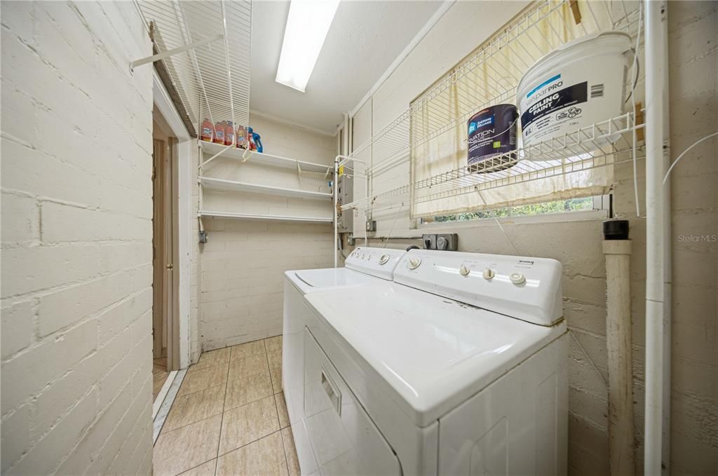 На продажу: $314,900 (4 спален, 3 ванн, 1932 Квадратных фут)