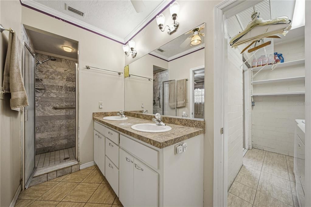 На продажу: $314,900 (4 спален, 3 ванн, 1932 Квадратных фут)