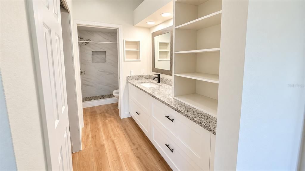 For Rent: $2,400 (2 beds, 2 baths, 1036 Square Feet)