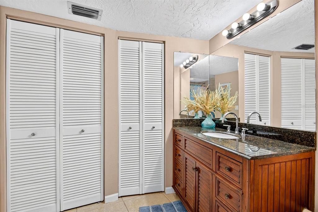 For Sale: $99,000 (1 beds, 1 baths, 630 Square Feet)