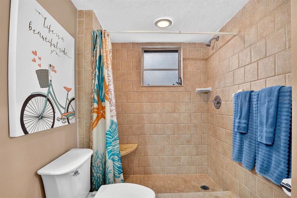 For Sale: $99,000 (1 beds, 1 baths, 630 Square Feet)