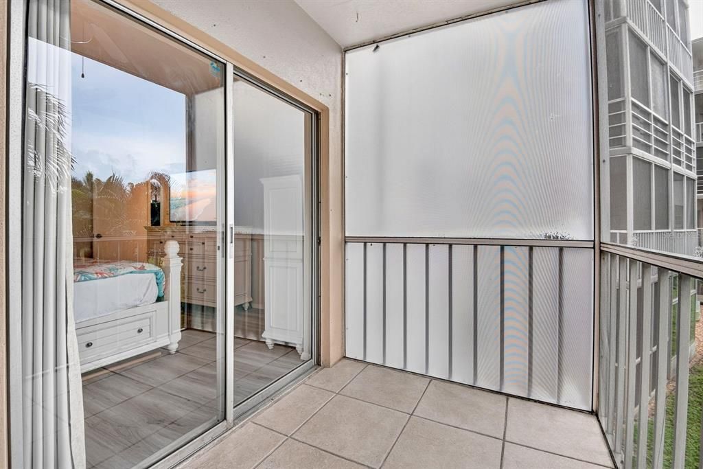 For Sale: $99,000 (1 beds, 1 baths, 630 Square Feet)