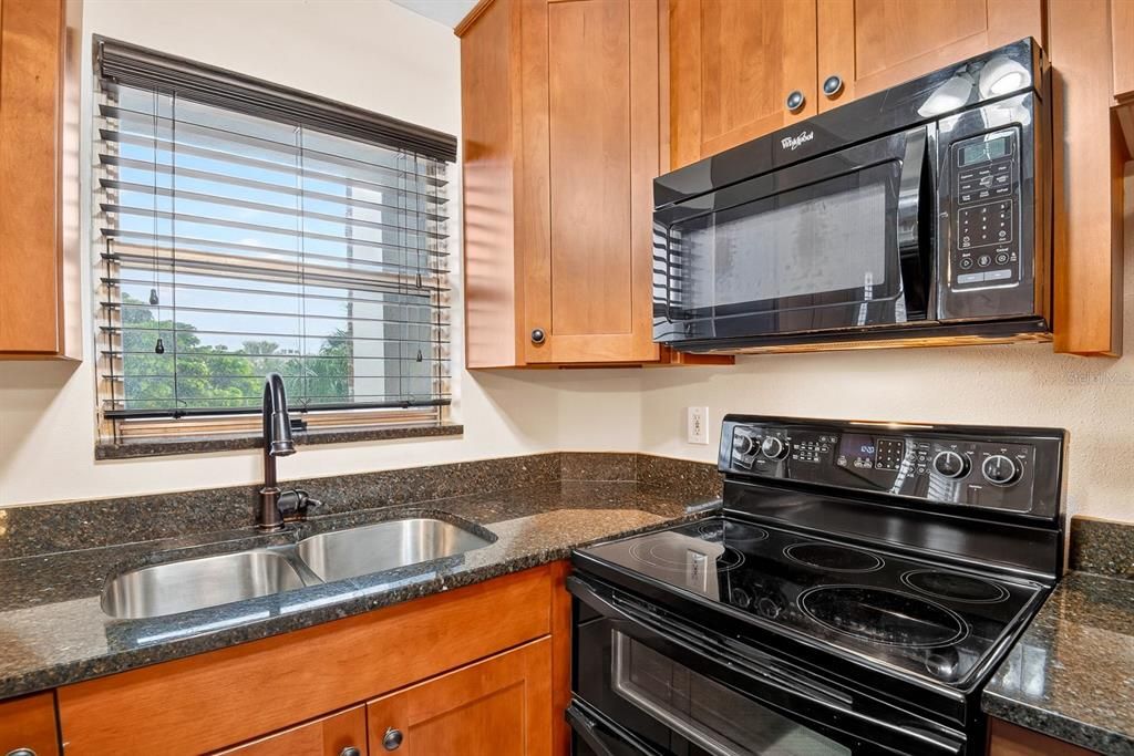 For Sale: $99,000 (1 beds, 1 baths, 630 Square Feet)