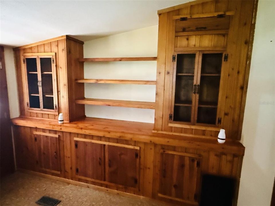 For Sale: $119,900 (3 beds, 2 baths, 1429 Square Feet)