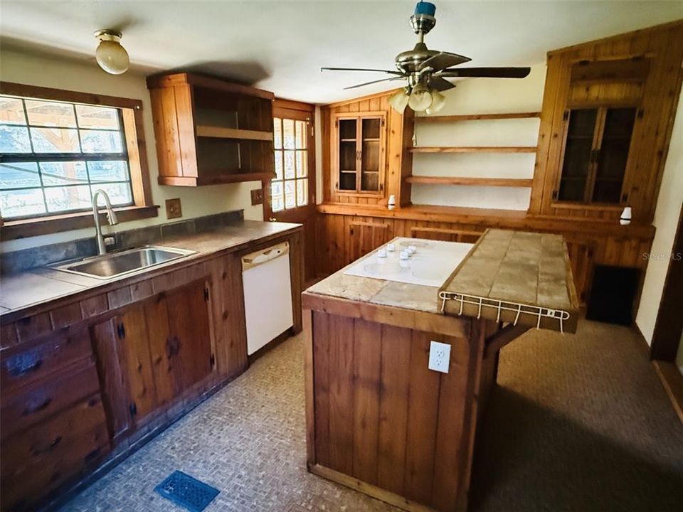 For Sale: $119,900 (3 beds, 2 baths, 1429 Square Feet)