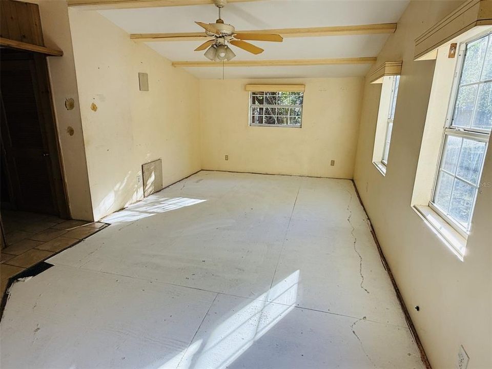 For Sale: $119,900 (3 beds, 2 baths, 1429 Square Feet)