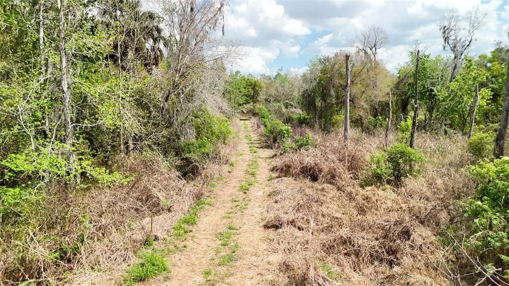 待售: $2,694,500 (317.09 acres)
