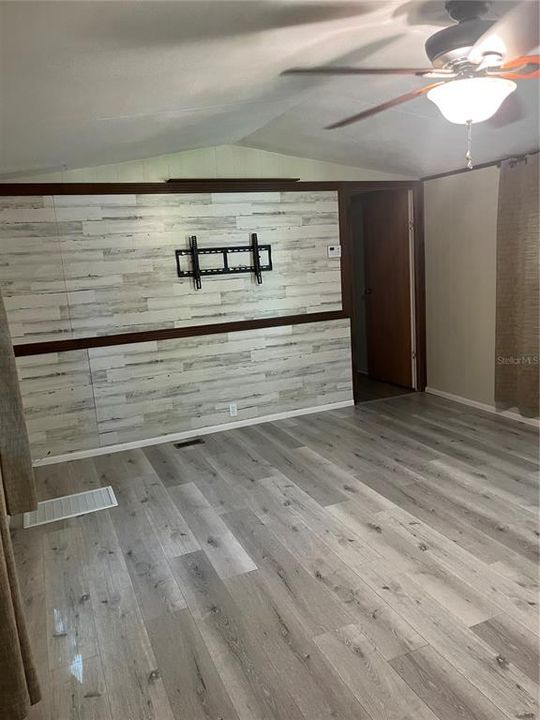На продажу: $149,900 (2 спален, 2 ванн, 924 Квадратных фут)