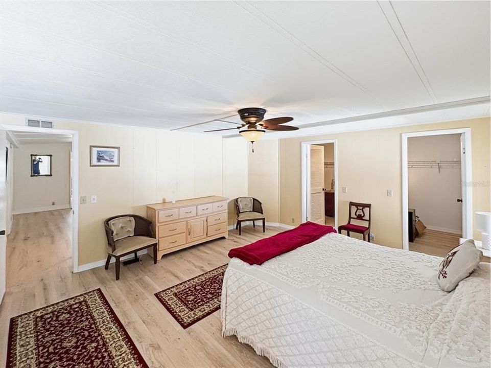 For Sale: $199,900 (2 beds, 2 baths, 1728 Square Feet)