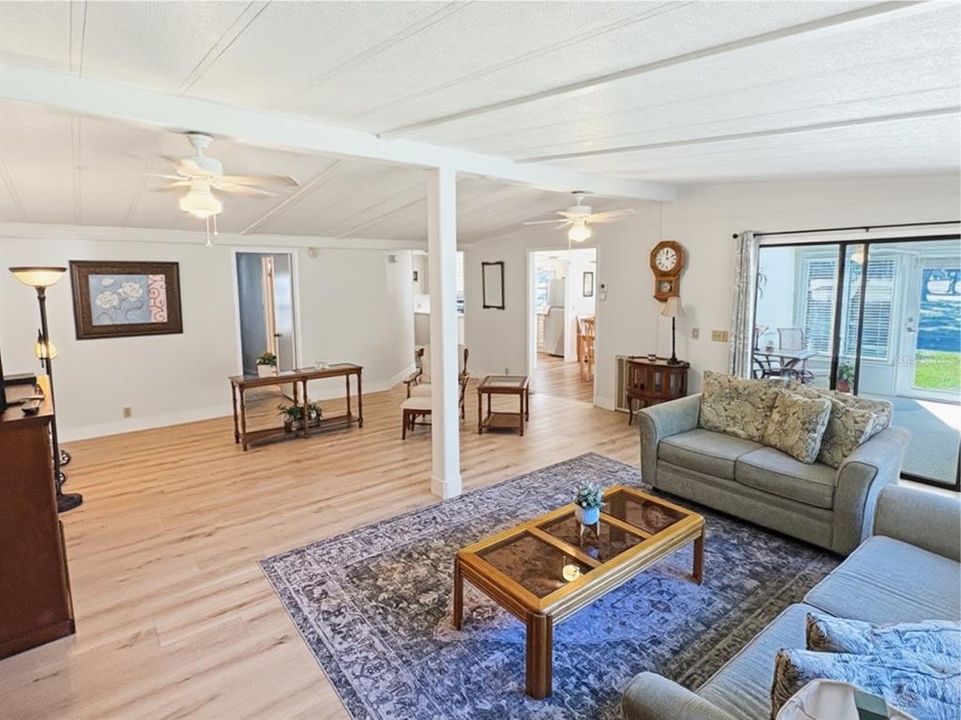 For Sale: $199,900 (2 beds, 2 baths, 1728 Square Feet)