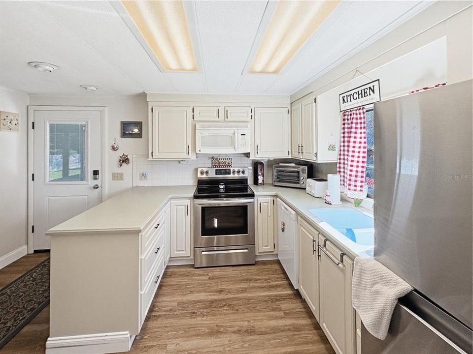 For Sale: $199,900 (2 beds, 2 baths, 1728 Square Feet)