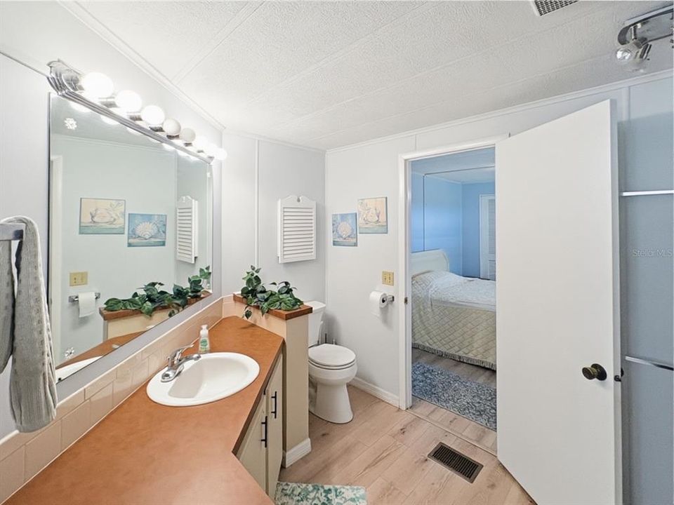 For Sale: $199,900 (2 beds, 2 baths, 1728 Square Feet)