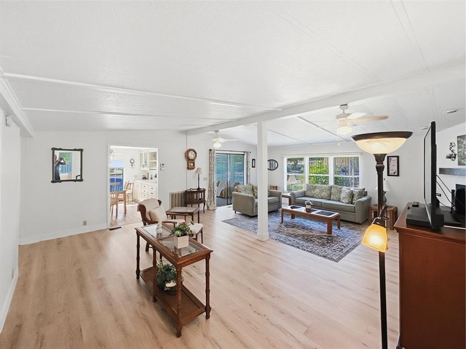 For Sale: $199,900 (2 beds, 2 baths, 1728 Square Feet)