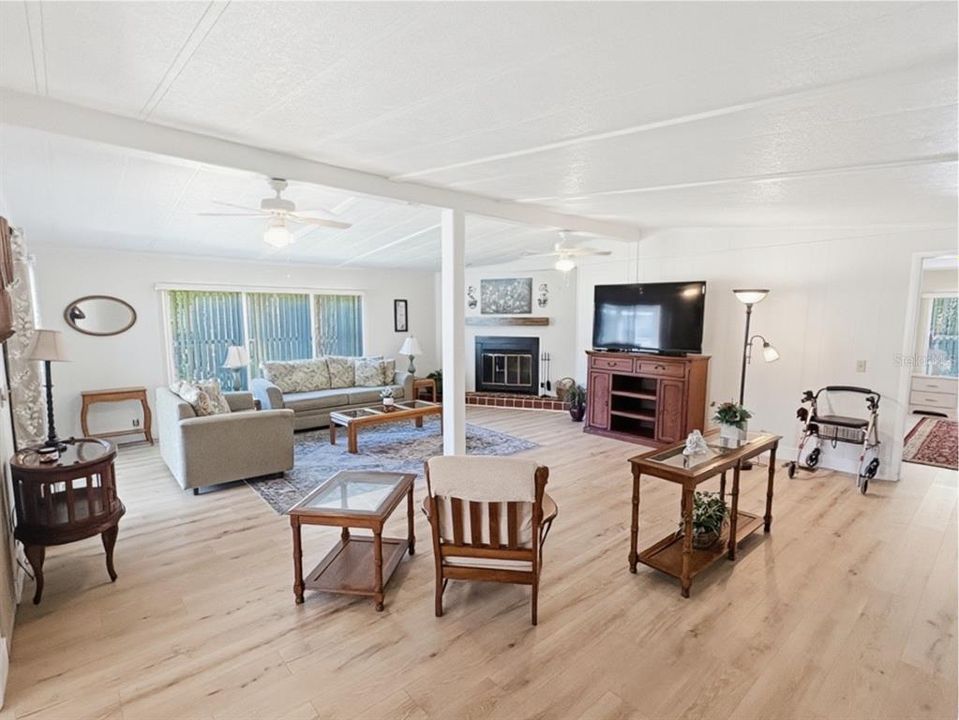 For Sale: $199,900 (2 beds, 2 baths, 1728 Square Feet)
