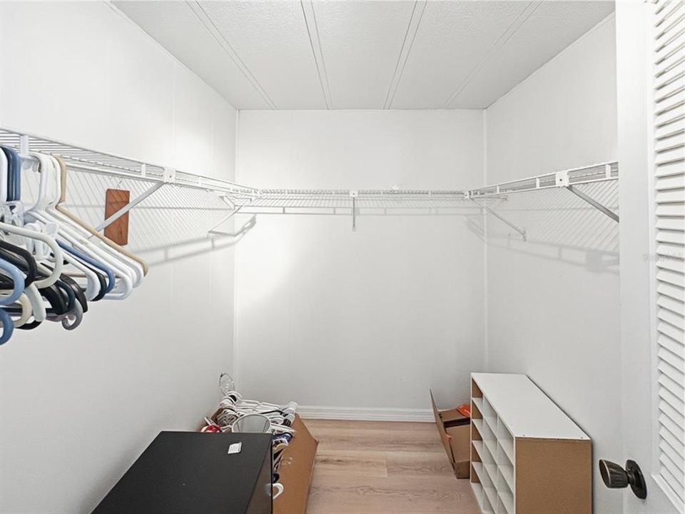 For Sale: $199,900 (2 beds, 2 baths, 1728 Square Feet)