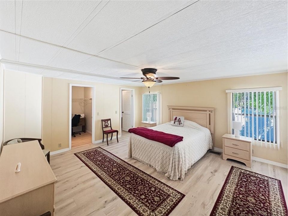 For Sale: $199,900 (2 beds, 2 baths, 1728 Square Feet)