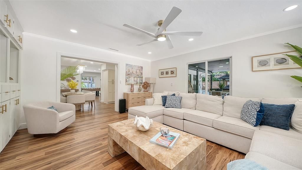 En Venta: $895,000 (3 camas, 3 baños, 1859 Pies cuadrados)