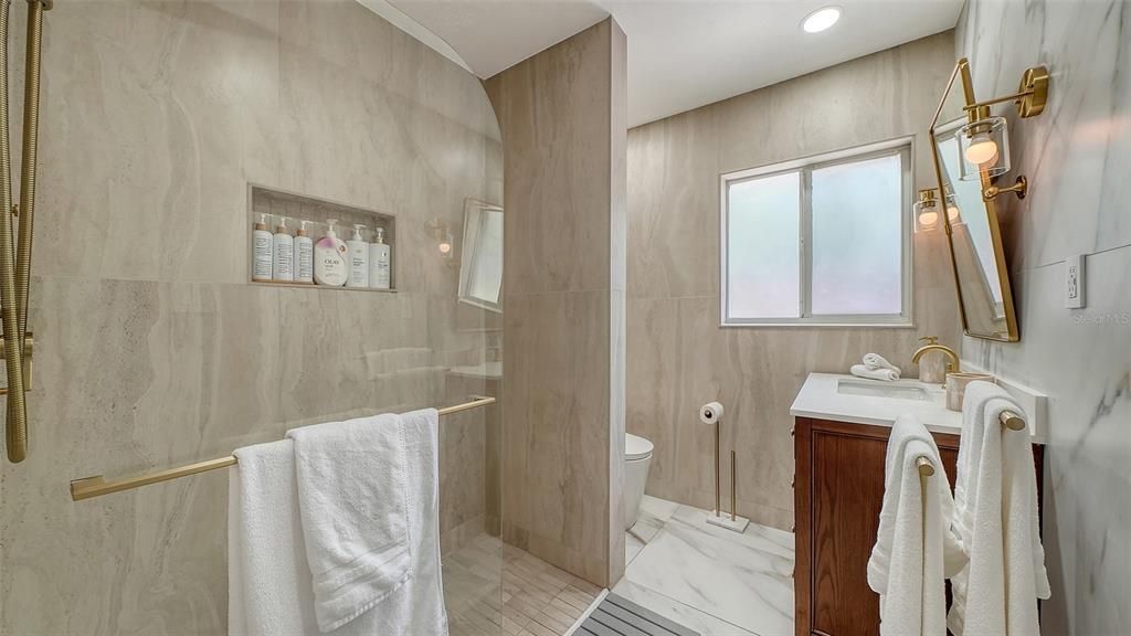 En Venta: $895,000 (3 camas, 3 baños, 1859 Pies cuadrados)