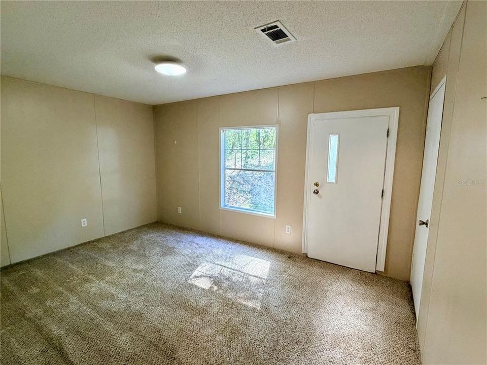 For Sale: $174,900 (3 beds, 2 baths, 1800 Square Feet)